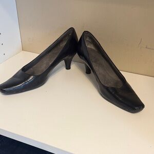 AEROSOLES Classic Black Heels